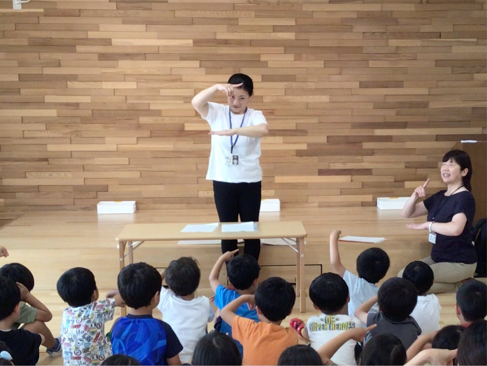 手話体験の様子2