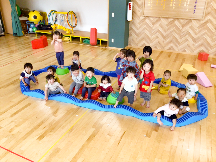 子供たちが遊んでいる様子